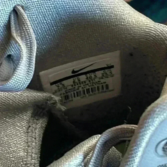 Nike men’s 7.5 high top tennis shoes. Perfect condition.. Hyper dunk. main image 9